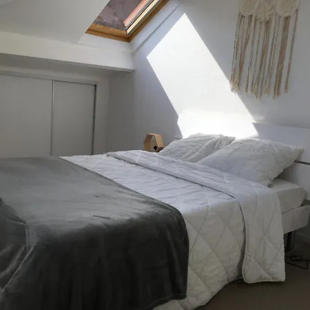 Pyrene Holidays - Appartement Spacieux - Chambres Climatisees - Cour Privee Apartman