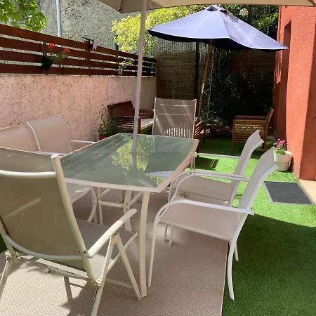 Pyrene Holidays - Appartement Spacieux - Chambres Climatisees - Cour Privee