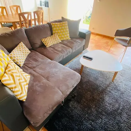 Pyrene Holidays - Appartement Spacieux - Chambres Climatisees - Cour Privee Apartman