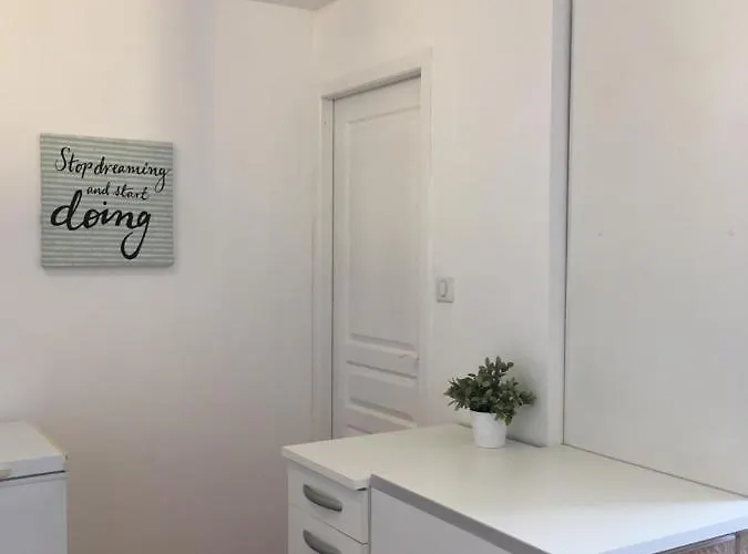 Pyrene Holidays - Spacieux Et Familial - Voyage Et Cure Thermale A De Bigorre 바네르드비고르