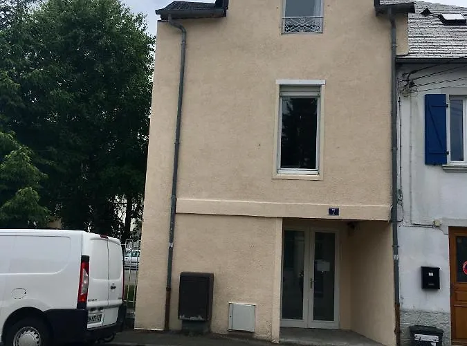 Pyrene Holidays - Spacieux Et Familial - Voyage Et Cure Thermale A De Bigorre 바네르드비고르