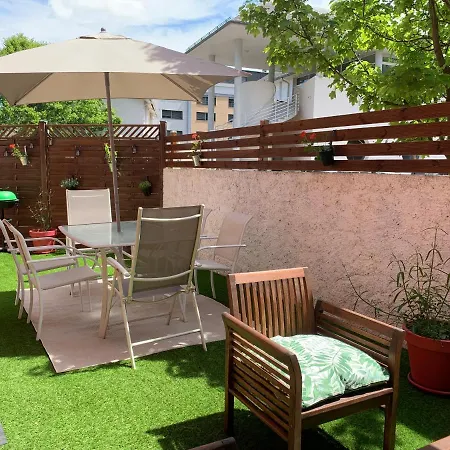 Pyrene Holidays - Appartement Spacieux - Chambres Climatisees - Cour Privee