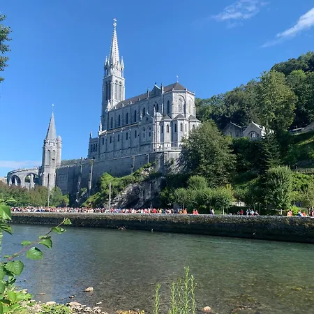 Apartment Pyrene Holidays - La Fontaine - Triplex Spacieux A 10mn A Pied Des Thermes Bagneres-de-Bigorre