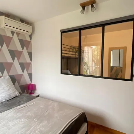 Pyrene Holidays - Appartement Spacieux - Chambres Climatisees - Cour Privee