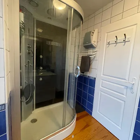 Apartamento Pyrene Holidays - Spacieux - Climatisees - Cour Privee