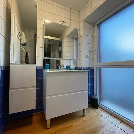 Pyrene Holidays - Appartement Spacieux - Chambres Climatisees - Cour Privee Apartament